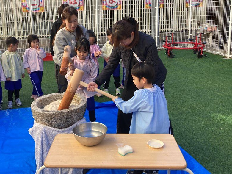 幼児 お餅つき