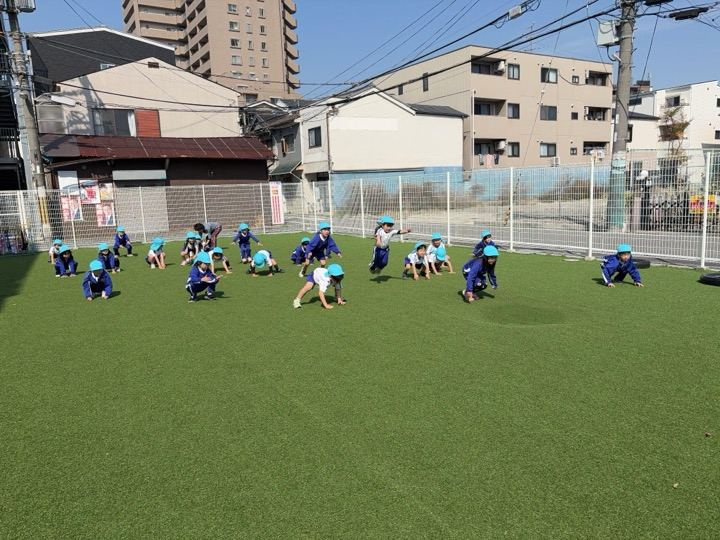 園庭あそびのようす