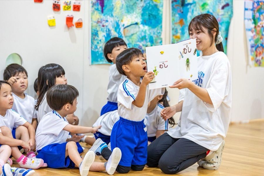 絵本の読み聞かせ